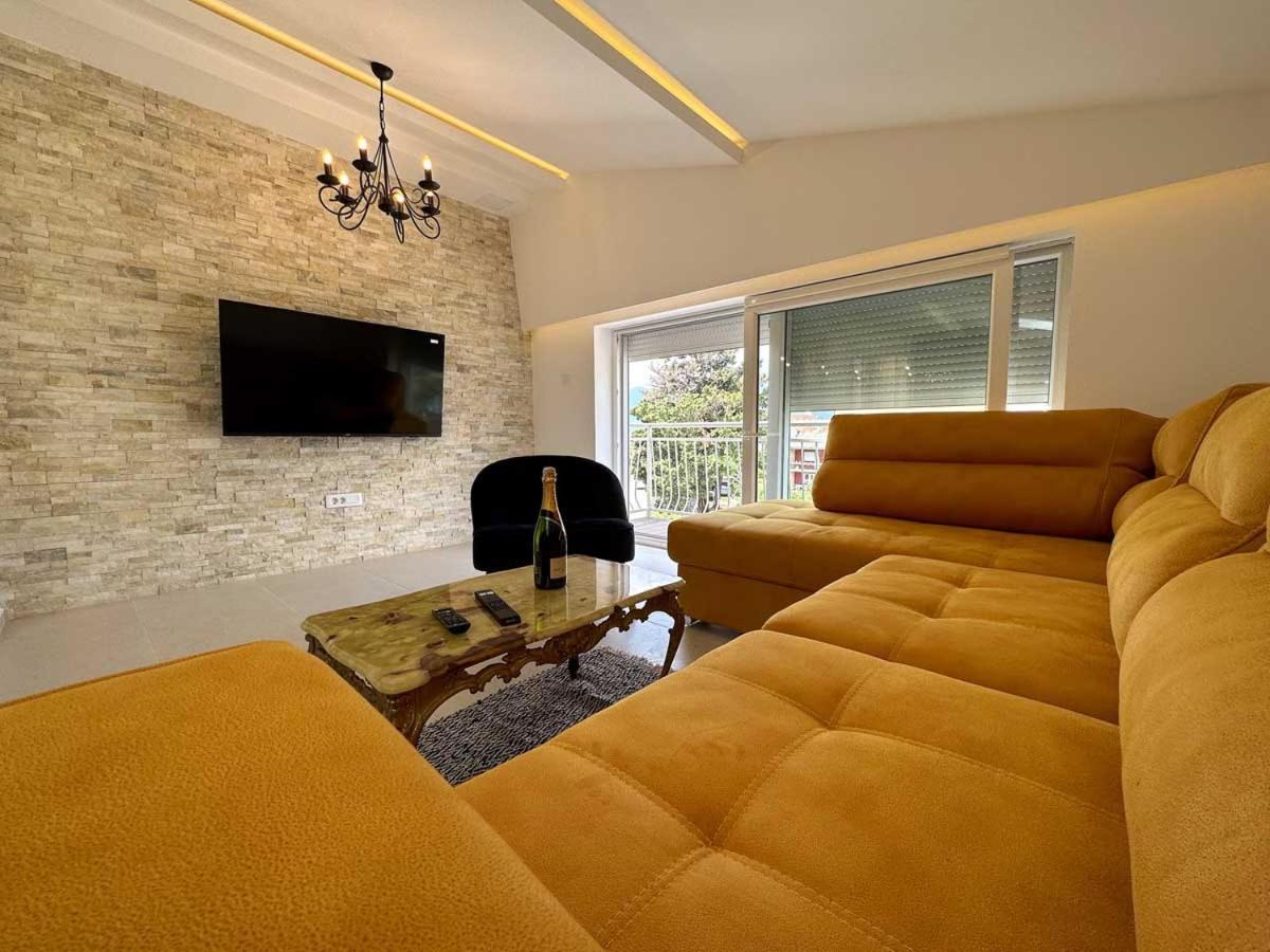 Apartments Infinity Tivat Bagian luar foto