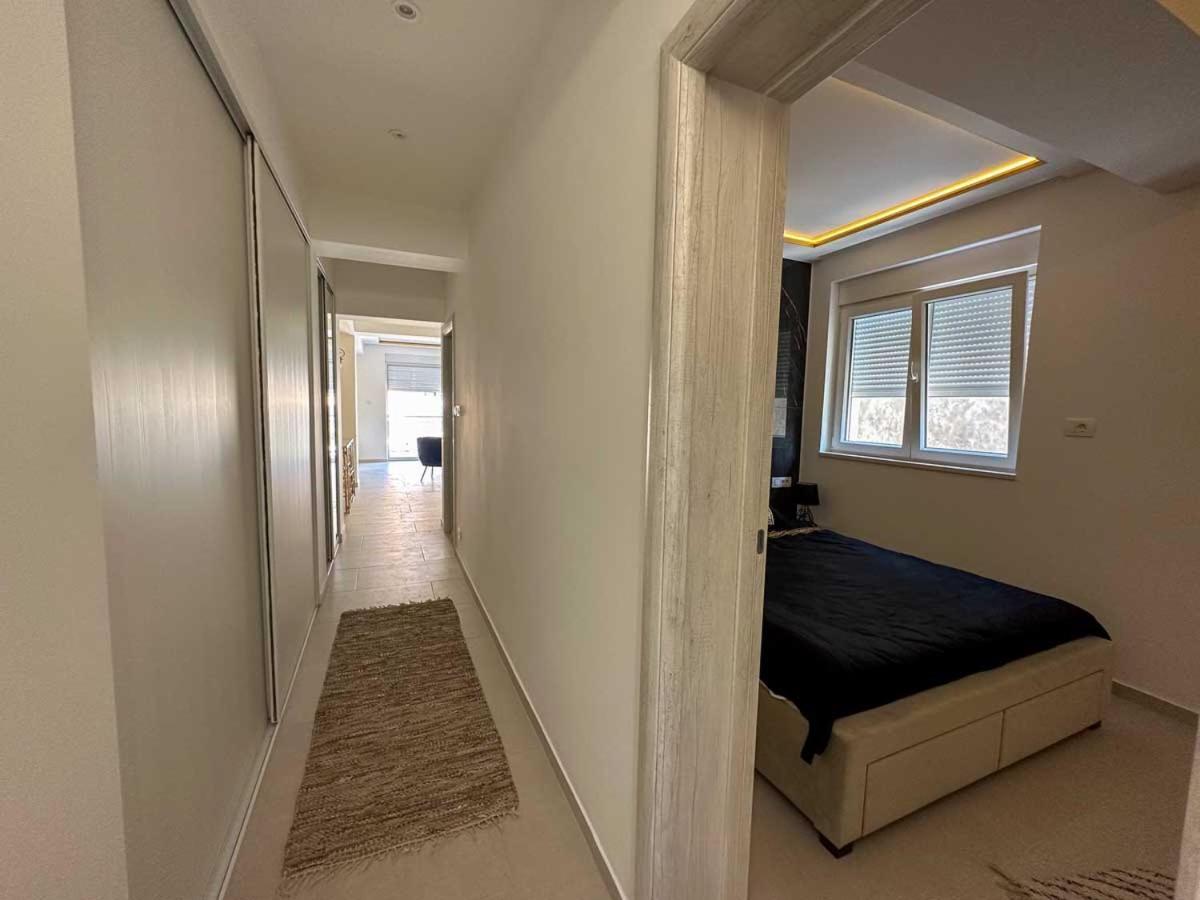 Apartments Infinity Tivat Bagian luar foto