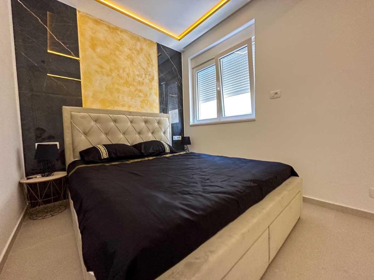 Apartments Infinity Tivat Bagian luar foto