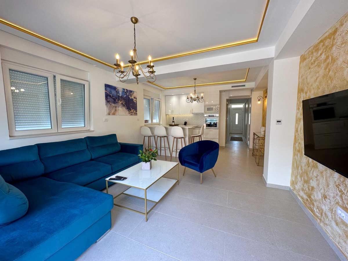 Apartments Infinity Tivat Bagian luar foto