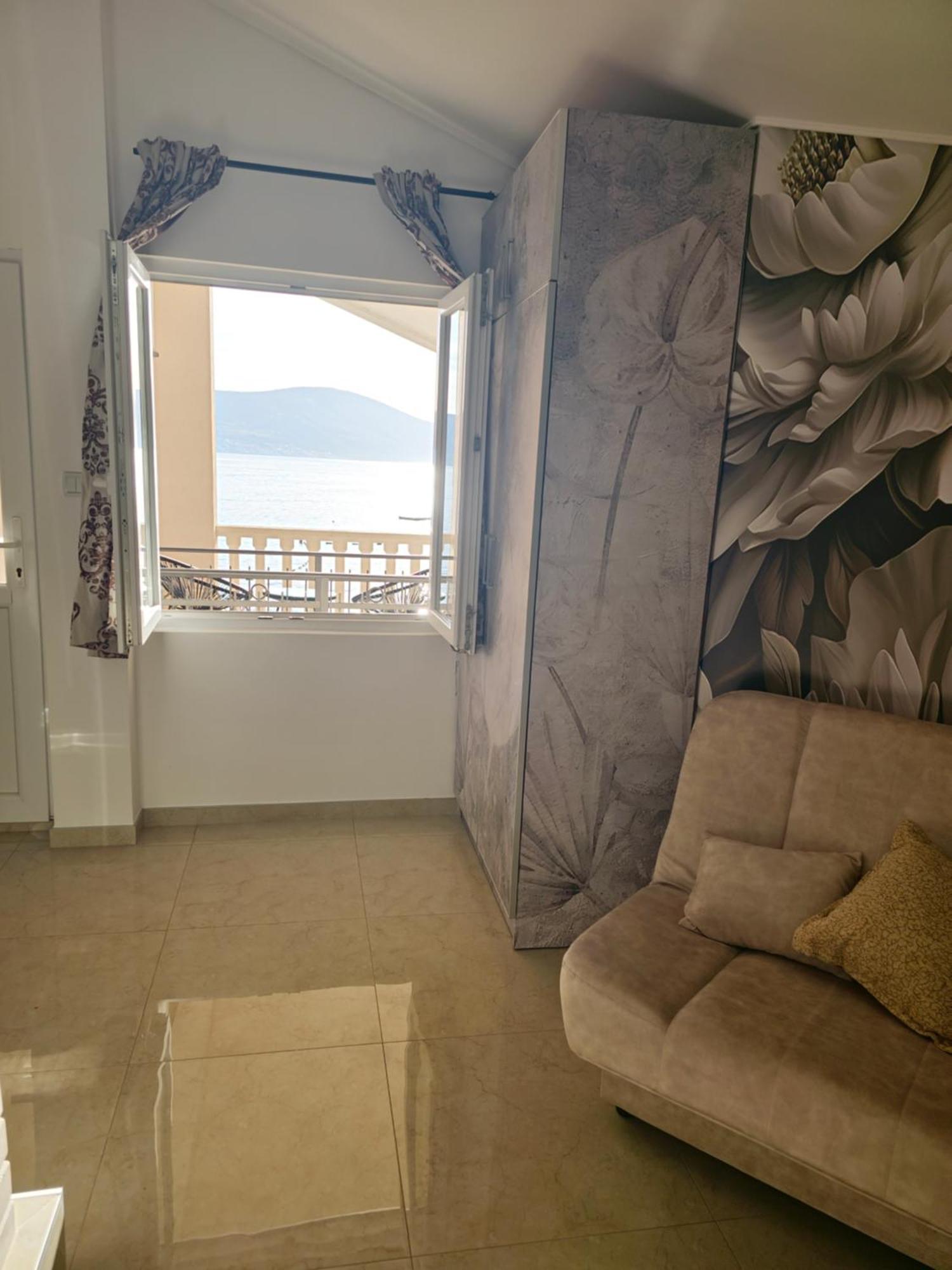 Apartments Infinity Tivat Bagian luar foto