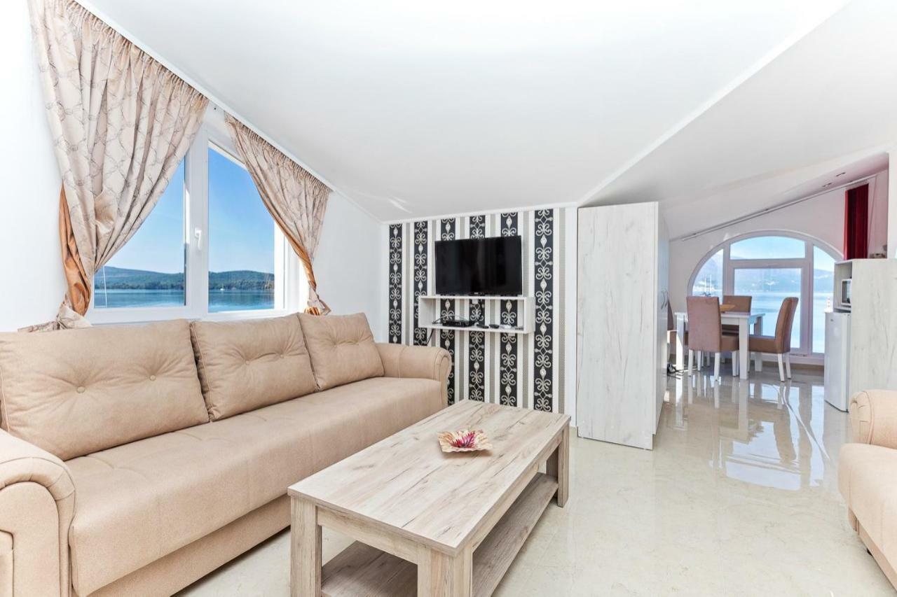 Apartments Infinity Tivat Bagian luar foto