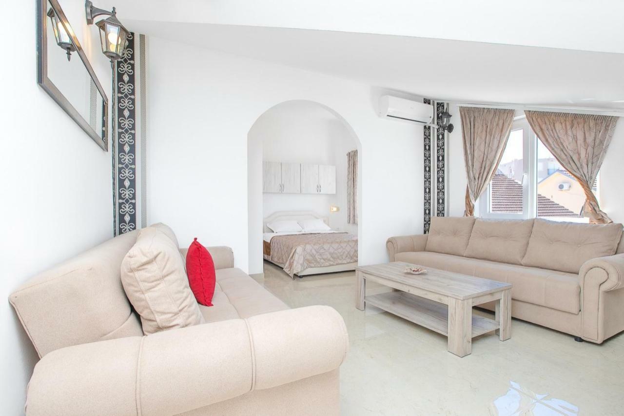 Apartments Infinity Tivat Bagian luar foto