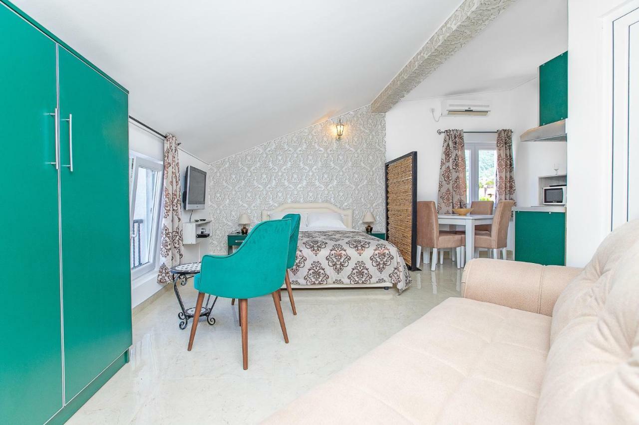 Apartments Infinity Tivat Bagian luar foto