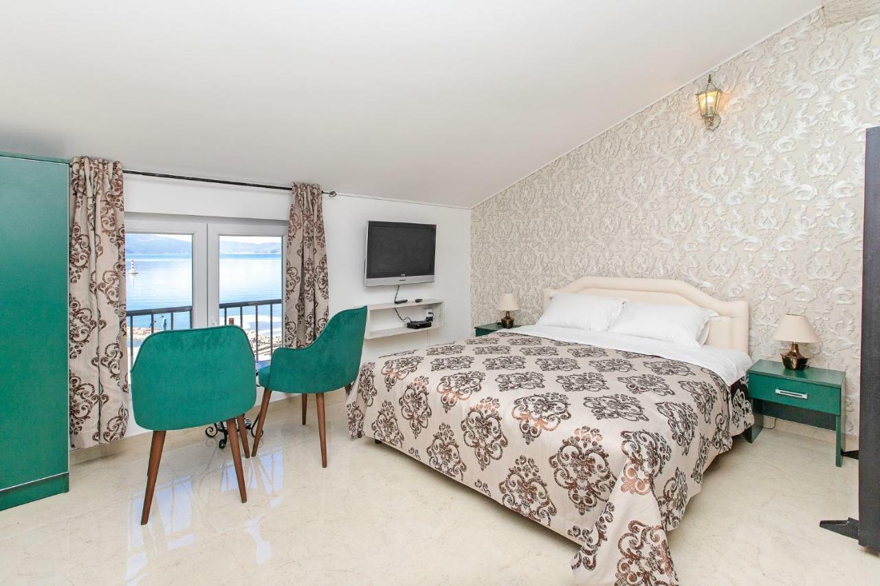 Apartments Infinity Tivat Bagian luar foto